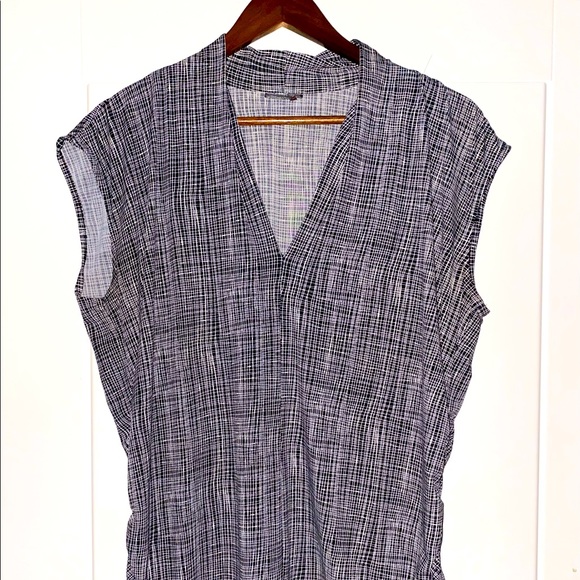 Vince Camuto Women V-Neck Striped Sleeveless Blouse Size X-Large Office Work